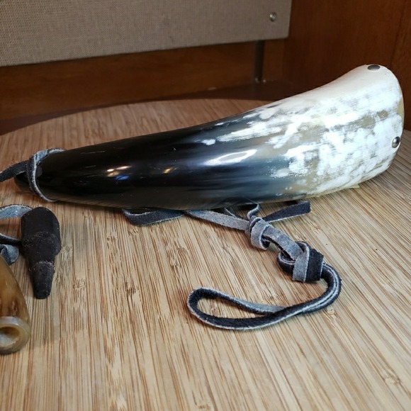 Vtg THE CHEROKEES 3 Pc 11" Powder Horn & Measurer w/Leather Strap & Wood Plug - Picture 6 of 16
